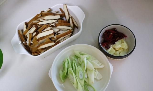 正合适|大葱和它是绝配,大火一炒,三两分钟就出锅,八月吃正合适