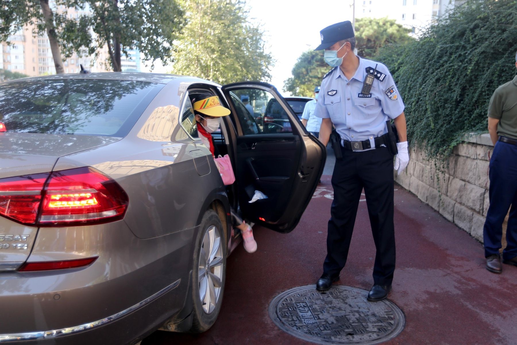  实验小学|薪火传承 赓续前行——开学首日“宝来”身影照亮学途