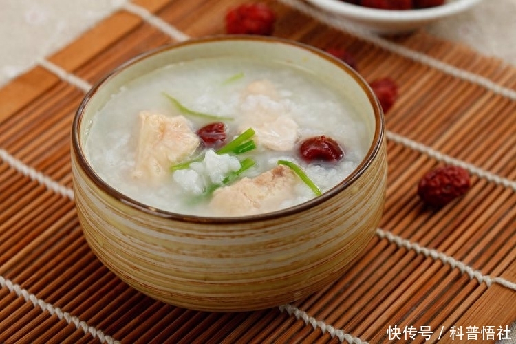 喝粥能长寿是真的吗(哈佛研究发现喝粥与死亡率的关系：长期喝粥的人更长寿，怎么喝好)