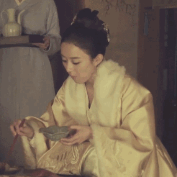 现场|吃饭风波后赵丽颖现身活动仍受欢迎 现场人气爆棚