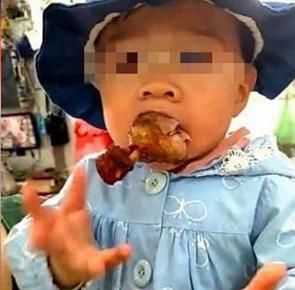 家长|“吃你个鸡腿怎么了?”男童强要邻座鸡腿,女生霸气回怼让人解气