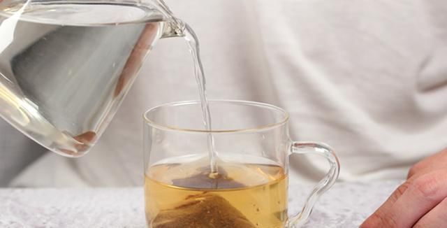  小刘|新婚当晚，乐极生悲，新郎被紧急送医，新娘医院里要求离婚