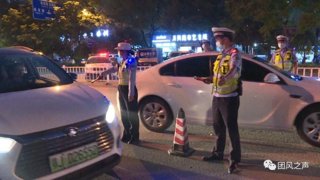  交警|平安团风|交警常态化夜查 守护您平安出行！