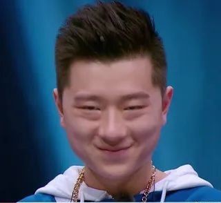  微博|王以太演出被香槟喷满脸，半个嘻哈圈为他道不平！香槟男：下一个目标GAI！