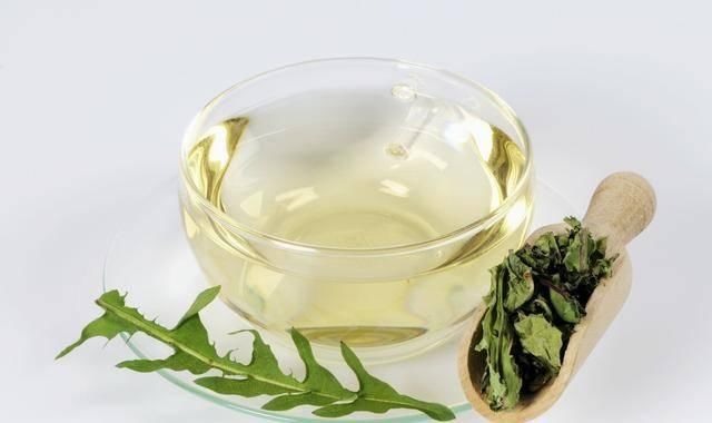  表现|肝癌是酒“泡”出来的？提醒：早起有4个表现，快戒酒，查查肝