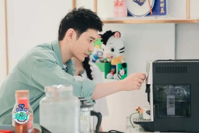  首播|《中餐厅4》首播斩获收视冠军引热议 赵丽颖首次加盟压力巨大