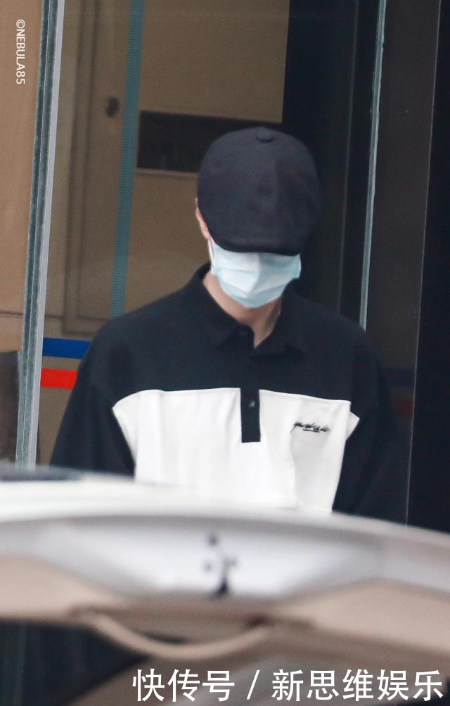 来自|王一博结束《天天向上》录制下班 来自靓仔的心动狙击注视