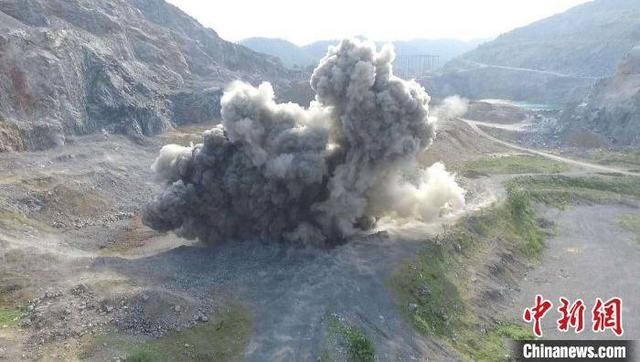 采石场|埋地多年仍可爆炸,湖北一施工现场挖出航空子母弹