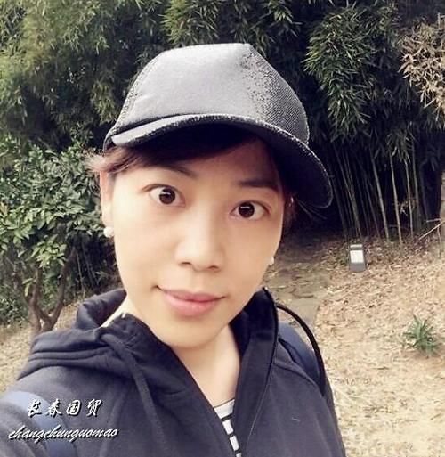  照曝光|她是央视新闻主播，曾被称为复旦才女，素颜照曝光与荧屏判若两人