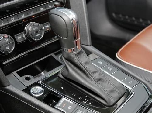  车门|2020款大众“凌渡”亮相，新增无框车门，或14万，买思域还是等它