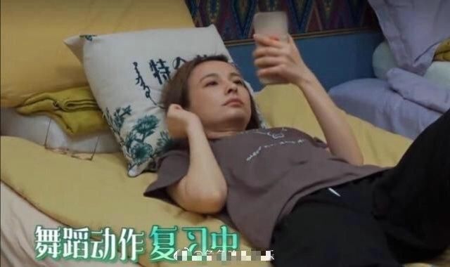  别人|继岳云鹏后，《向往的生活》又现大牌嘉宾，别人干活她却躺在床上