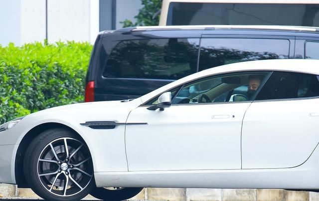 恩爱|罗晋为唐嫣当司机恩爱甜蜜,糖糖体态修长低调现身