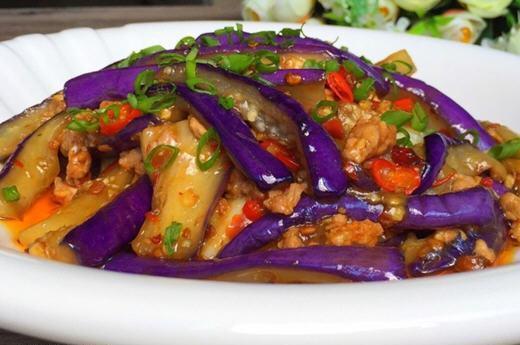  白菜|家常小菜：醋溜白菜，肉沫茄子，白萝卜鲫鱼汤