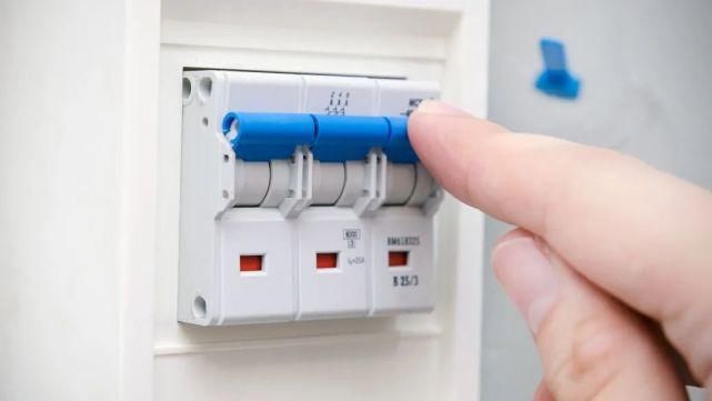  着火|还在24小时开空调？小心着火！