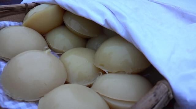 双庙凉粉|夫妻小镇上卖“炒果冻”,每天限量200碗,常有人驱车10里来排队