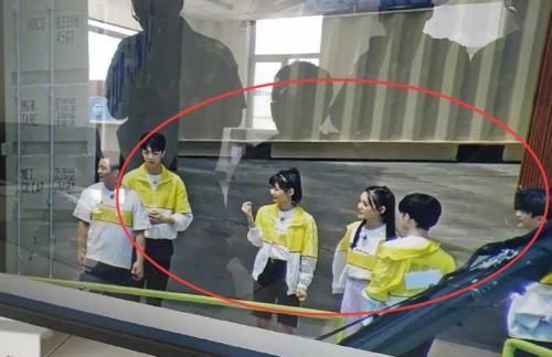  最小|《奔跑吧》请来年纪最小的女嘉宾，看到她们的分组后，00后粉丝炸锅了