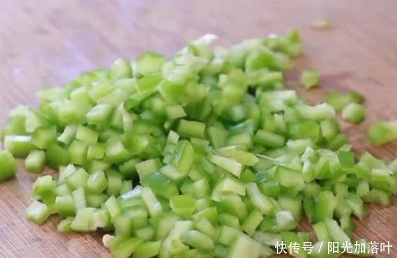 食用|鸡蛋还在煮着吃,炒着吃吗这样做既方便又美味,小朋友特别爱吃