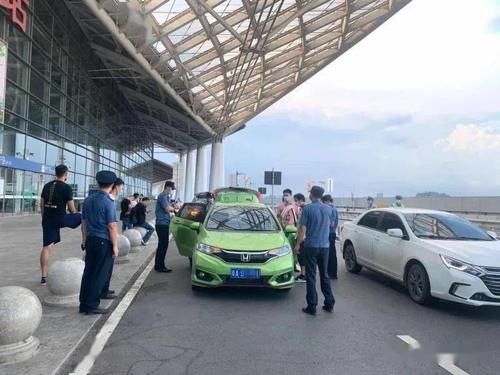 司机|执法||执法部门“秋风扫落叶”，非法营运蓝牌车、无证网约车又“凉凉”……
