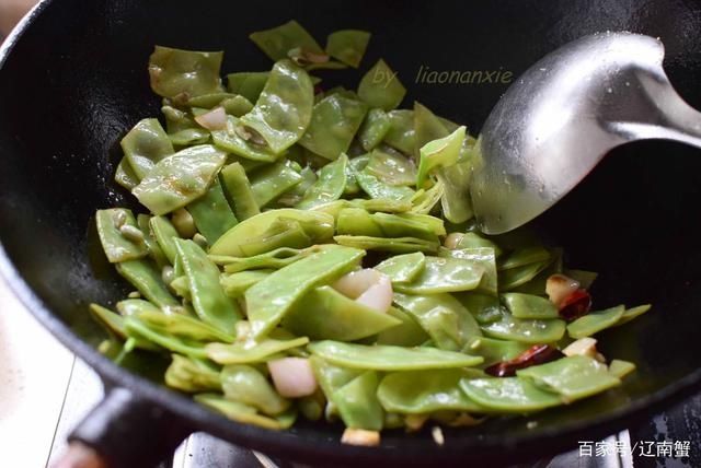 好吃|秋天此菜正当季，才2块钱一斤，加上蒜蓉简单一炒，特好吃