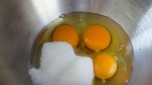  海绵蛋糕|想吃蛋糕不用买, 在家就能做, 1分钟就能学会, 比外面买的还好吃