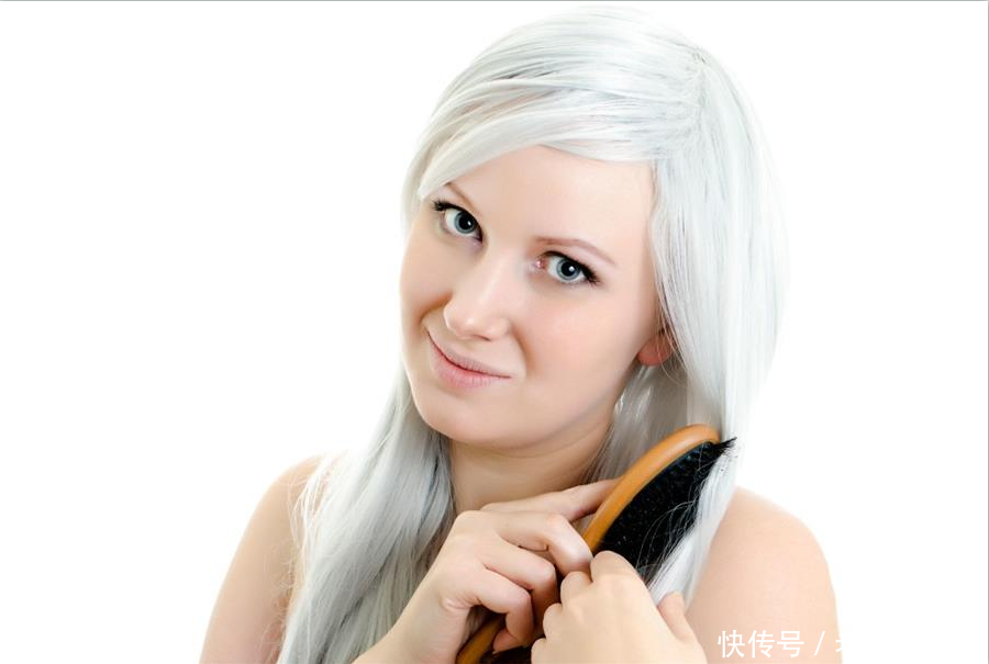 年纪轻轻长白头发怎样让白发变少(为何年纪轻轻就长白头发？年轻人的白发该如何改善？不妨看看)