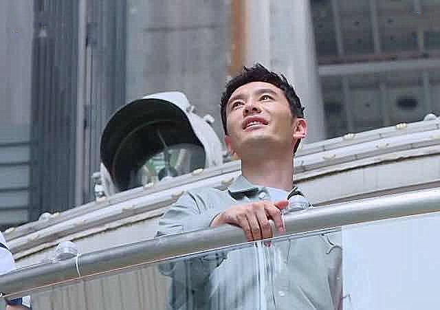  节目|《中餐厅》仰视拍摄角度，看到赵丽颖的镜头，网友：确定生过孩子