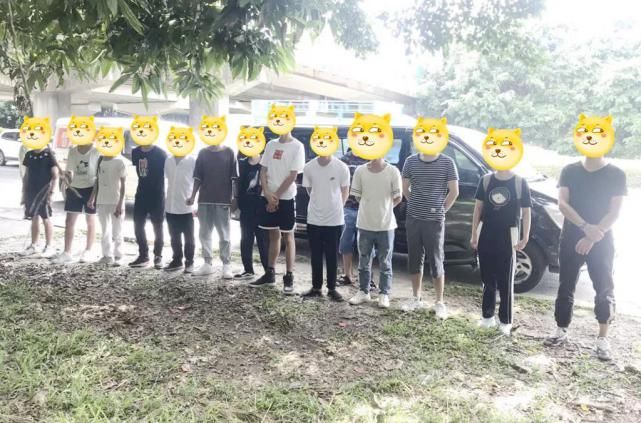  果断|7座商务车挤满14人，石排交警果断拿下