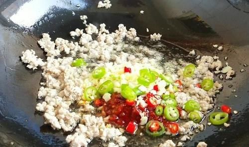  茄子|肉末茄子这样做，不用过油，做法简单，好吃又下饭