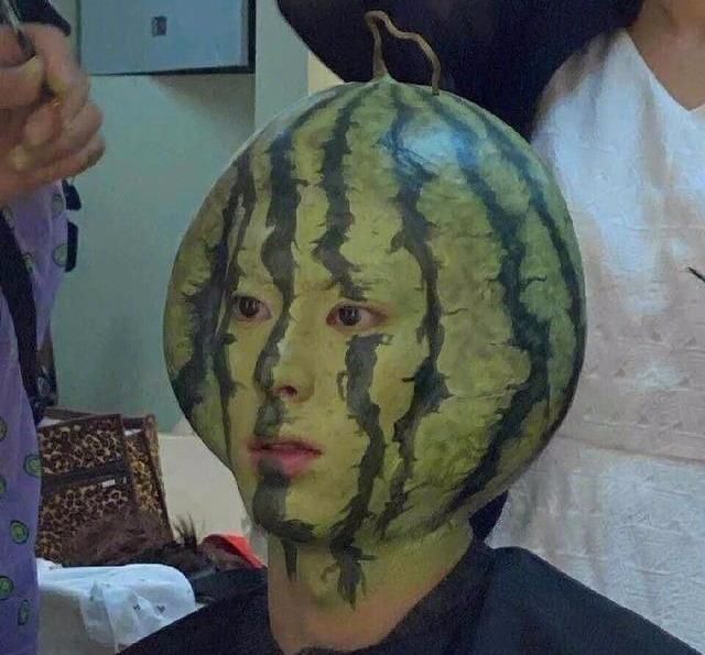  满满的|《元气满满的哥哥》把捉迷藏玩到极致，王鹤棣伪装成西瓜堆的西瓜