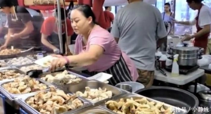 老外|夫妻在英国卖“特色小吃”,25元1份,日赚5000,老外太好吃了