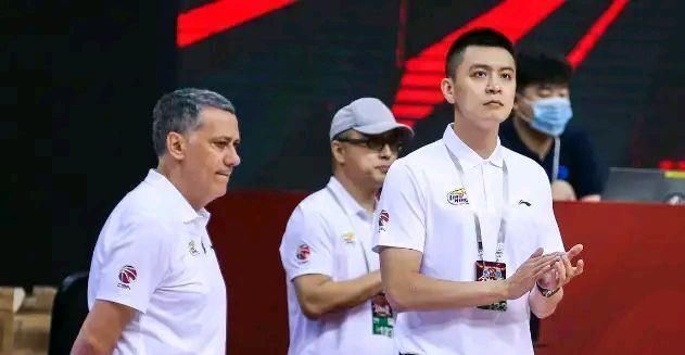 职位|一天三消息:梅奥已归队训练,杨鸣职位变动!李洪庆钦定大外援