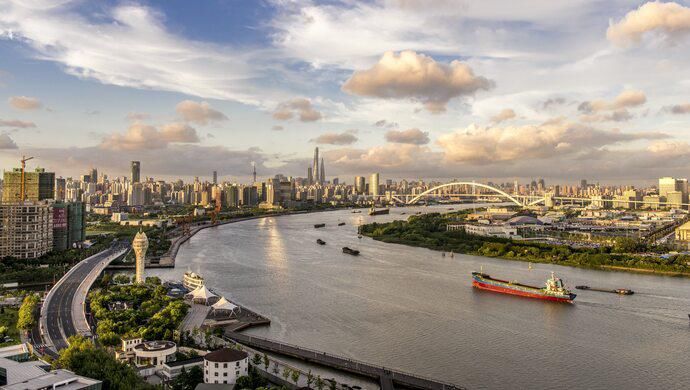 徐汇|徐汇滨江亲水平台昨晚发生撞击,肇事船只已被控制,无人员伤亡