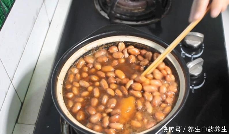  好吃|秋天，这道家常菜要多吃，胶原多多，炖一炖就上桌，入味又好吃