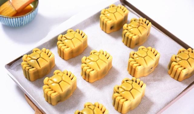 新意|在家做月饼，换个样子更有新意，端上桌就被一抢而光