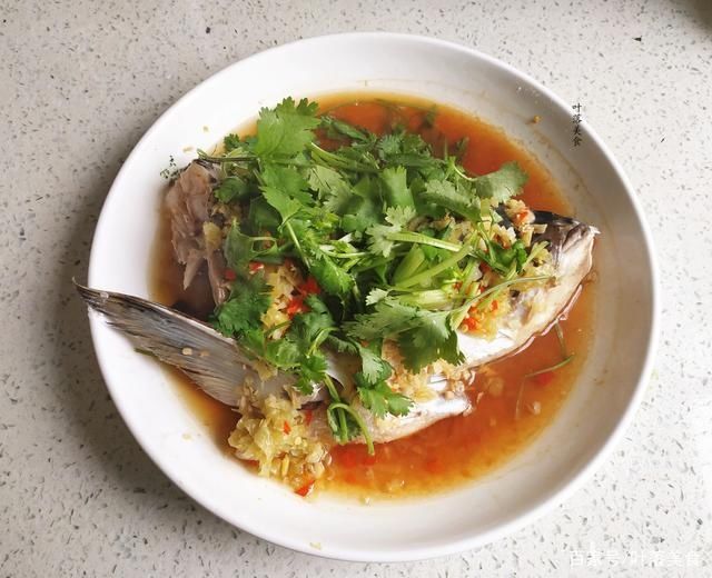 咸香|在家做剁椒蒸鳙鱼头,咸香浓郁,香辣美味,想开胃试试这道菜!