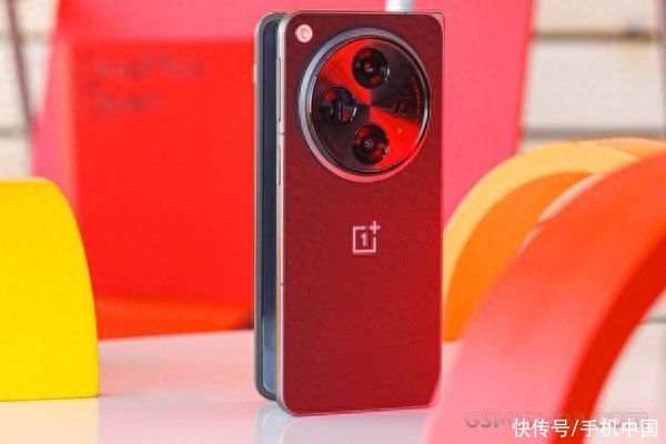 外媒“强烈推荐”一加首款折叠机：是三星的全球竞争对手