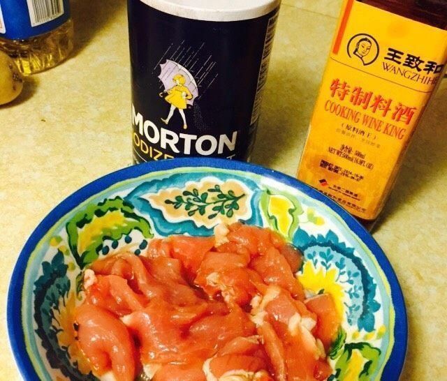 可口|猪肉片炒菜花,试试这样做,香嫩可口,炒一大盆不够吃