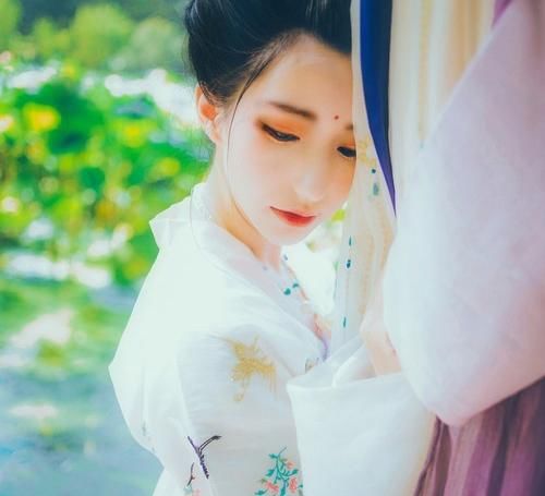  笑话|经典幽默笑话：从前有个农民，有一天，他去山上挑草，鞋破了