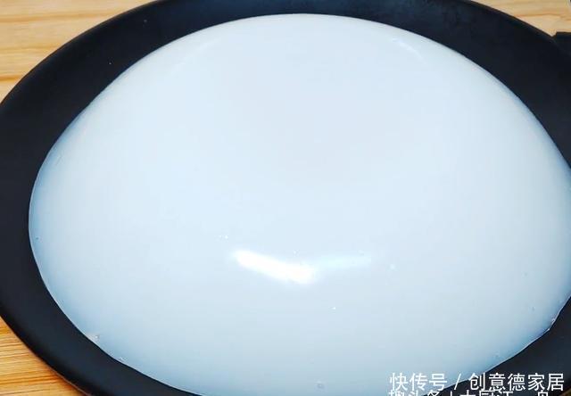 搅拌|想吃凉粉不用买了,掌握这个比例,在家也能做出嫩滑又劲道的凉粉