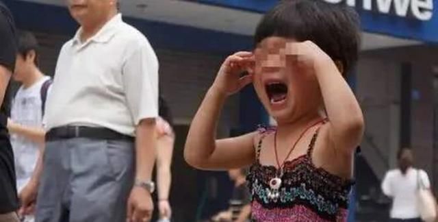  纪先生|3岁小女孩与爸爸在商场走散，当她说出爸爸名字，民警忍不住笑了