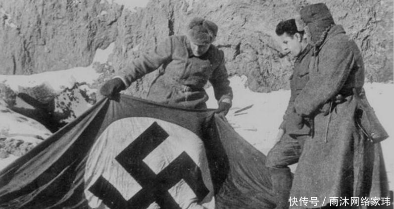 战俘|苏联妇女好心塞给德军战俘日用品,战俘累晕倒在地,当场就被打死