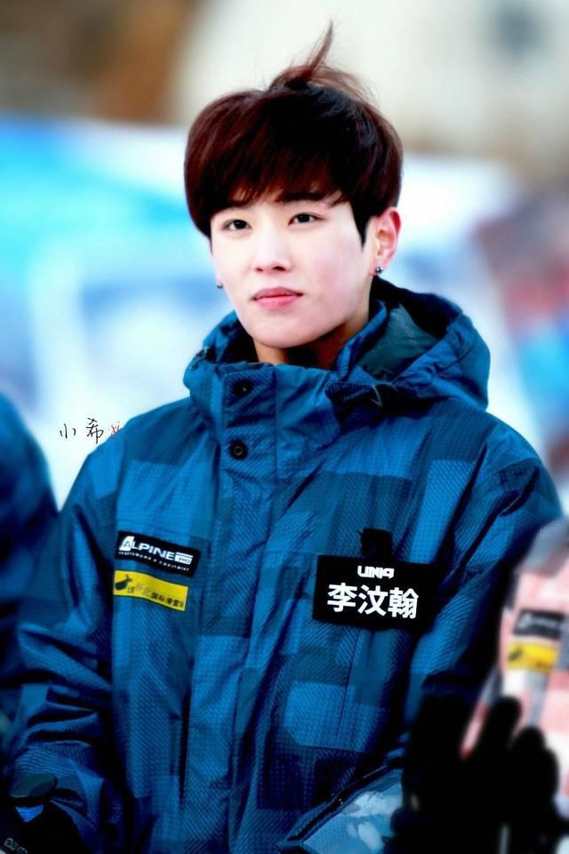  厌恶|李汶翰否认玩手机让人等，起底耍大牌事件原委让人厌恶