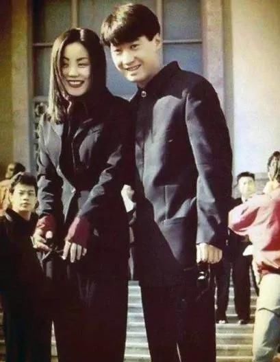  居然|王菲居然都51岁了？她的美丽人生，一直都是「菲」比寻常！