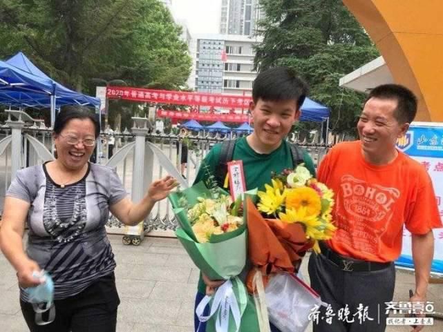  考生|壹起见证新高考｜高考结束，考生没啥感觉，家长却激动哭了