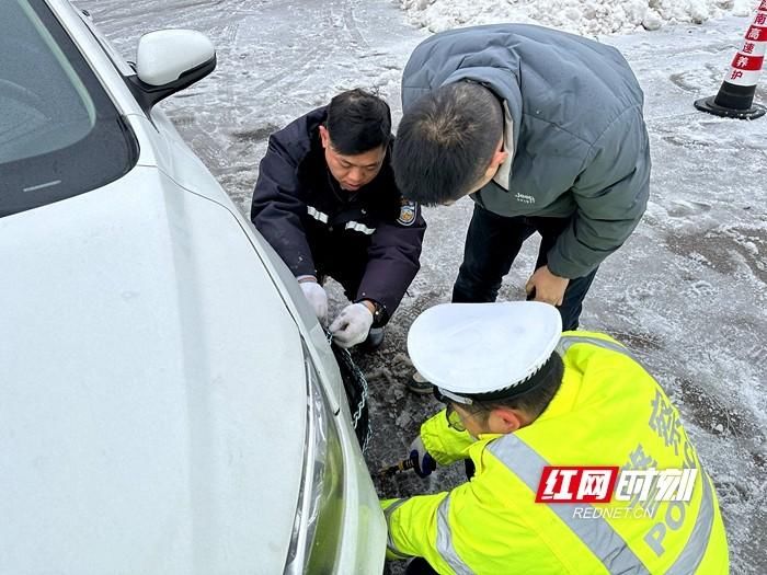 张家界交警一大队全体党员：用责任和担当谱写“雪”染的风采