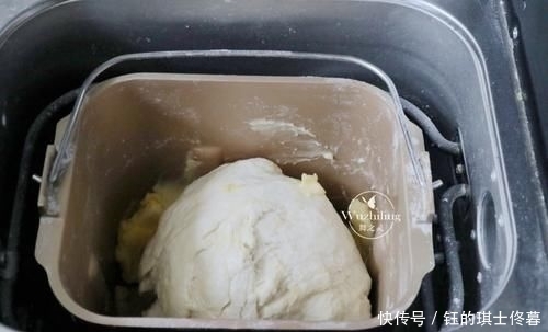  奶香|一到夏天，儿子就馋这道奶香面包，做法简单，暄软劲道真好吃