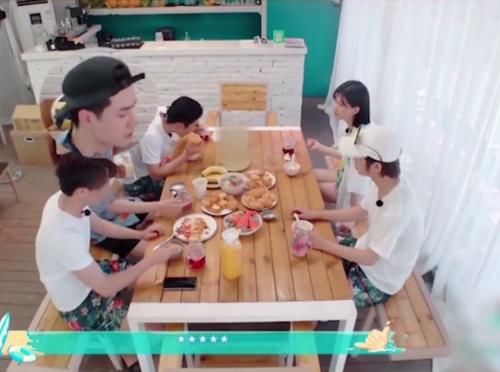  王一博|乔欣做的饮料，让王一博定价，结果令乔欣目瞪口呆：成本都不够