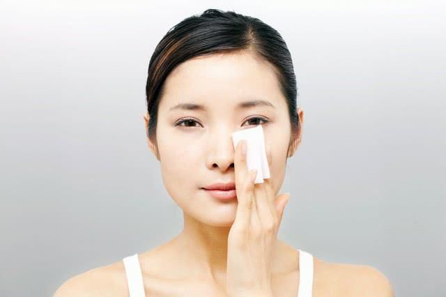 变得越来越|脸颊毛孔变大的原因 从这些方面了解