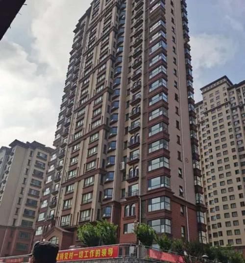  承担费用|高空抛物伤人，物业通告全楼测DNA肇事者承担费用，吓出了肇事者