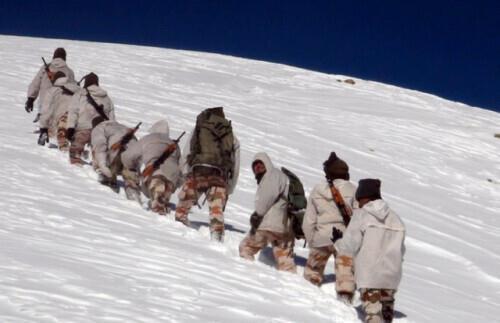 乖乖|腹背受敌、饥寒交迫!印军乖乖从边境撤出100个作战连